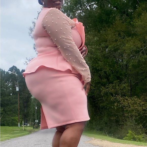 Peplum dress with pearls - Picture 5 of 8